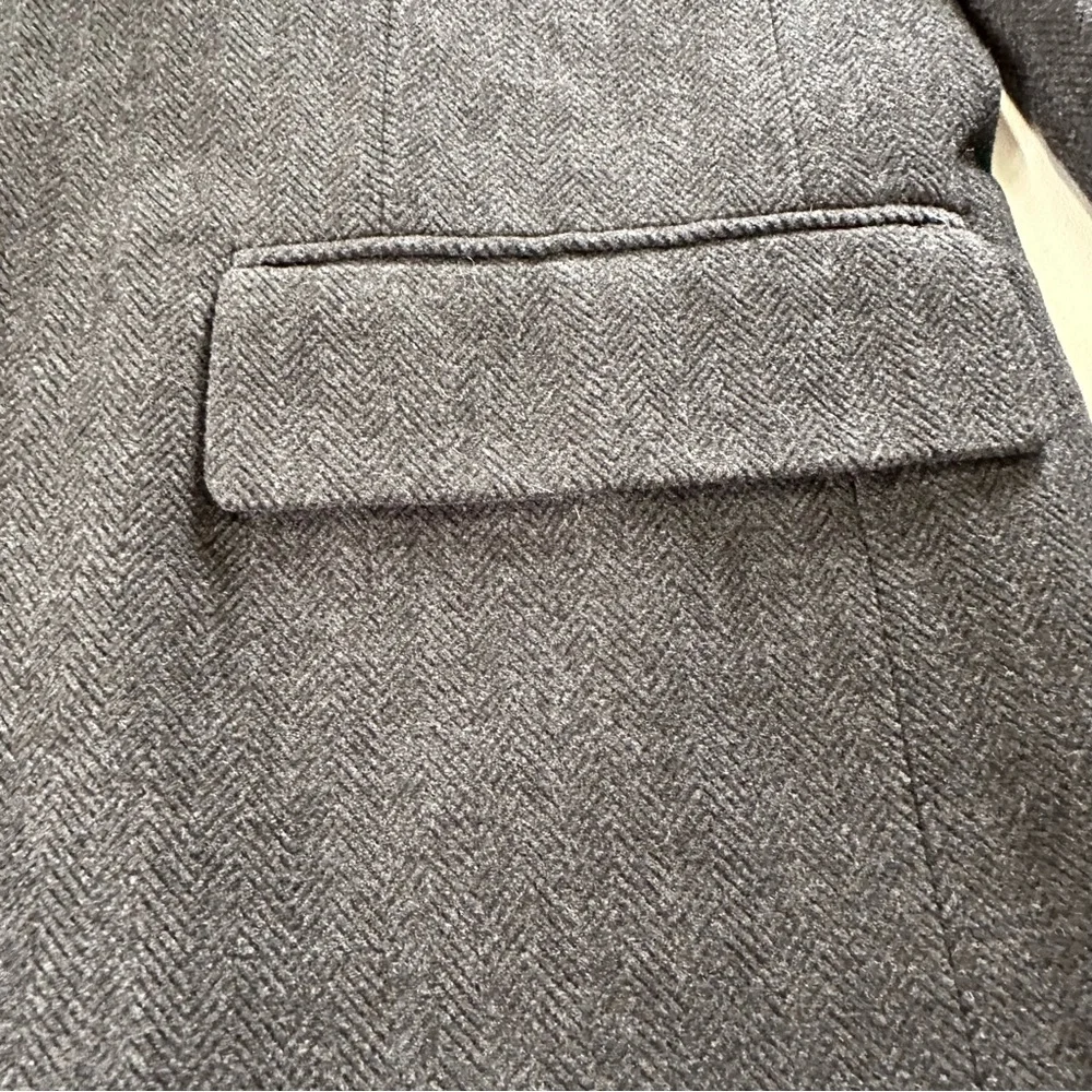 Gap men’s large tweed blazer, two button front‎ gray herringbone pattern,